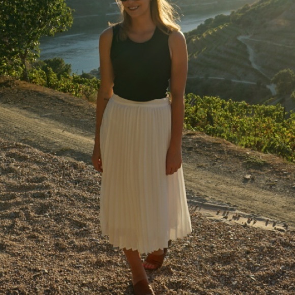F21 Pleated MIDI Skirt - Picture 2 of 6